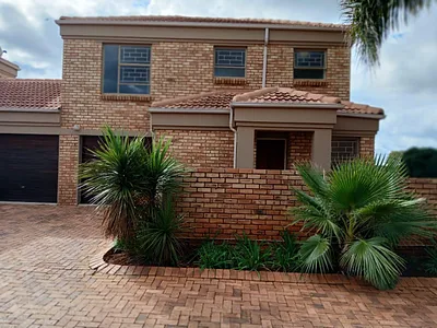 3 Bedroom Townhouse To Rent in Roodepoort - img