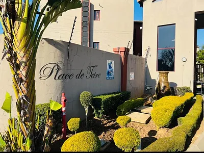 2 Bedroom Apartment For Sale in Roodepoort - SmLY.webp