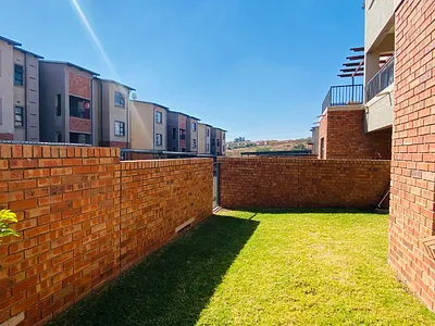 3 Bedroom Apartment For Sale in Roodepoort - img