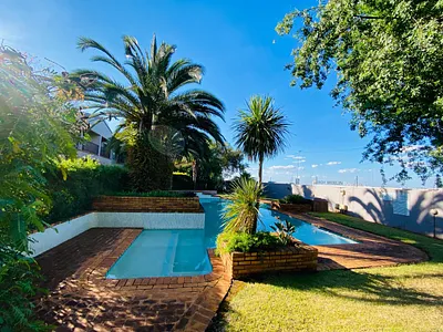 2 Bedroom Apartment For Sale in Roodepoort - img