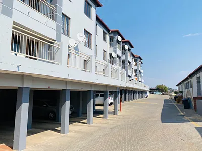 2 Bedroom Apartment To Rent in Roodepoort - emAX.webp