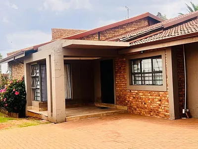 3 Bedroom House For Sale in Benoni - KxhX.webp