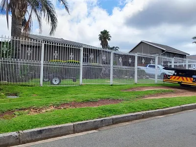 4 Bedroom House For Sale in Johannesburg - img