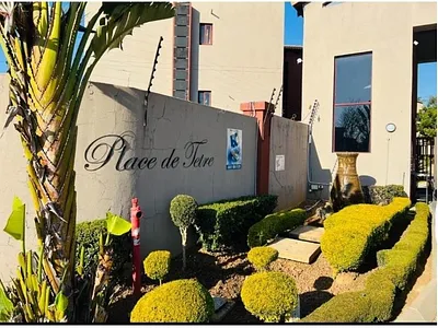 2 Bedroom Apartment For Sale in Roodepoort - JqaR.webp