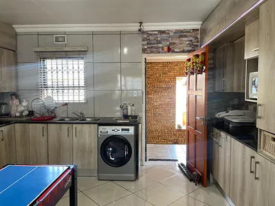 2 Bedroom Apartment To Rent in Benoni - eMZ6.webp