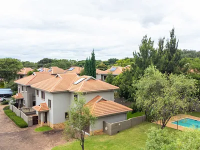 2 Bedroom Apartment For Sale in Crowthorne AH, Midrand - QJyV.webp