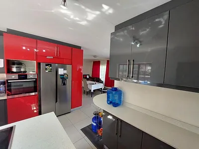 4 Bedroom Townhouse For Sale in Margate - EMpY.webp