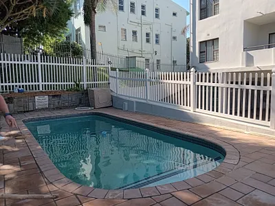 2 Bedroom Apartment For Sale in Margate - oeZ6.webp