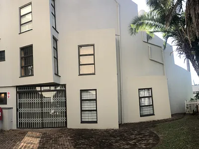 3 Bedroom Townhouse For Sale in Margate - RD9a.webp
