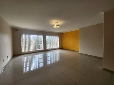 2.5 Bedroom Apartment For Sale in Margate - 2JkI.webp