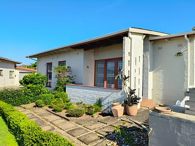 3 Bedroom Apartment For Sale in Margate - FX1N.webp