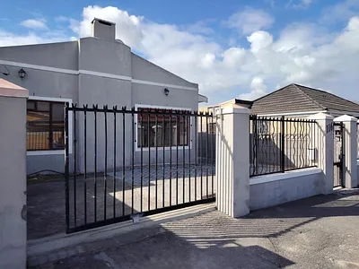 4 Bedroom House To Rent in Goodwood - Bauy.webp