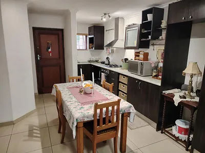 3 Bedroom Townhouse To Rent in Brackenfell - urDK.webp