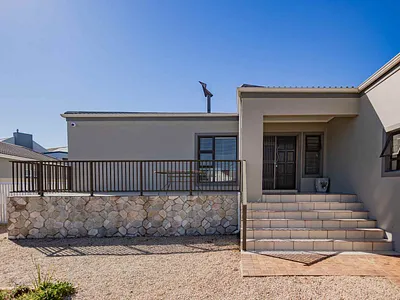 4 Bedroom House For Sale in Langebaan - 6LGo.webp