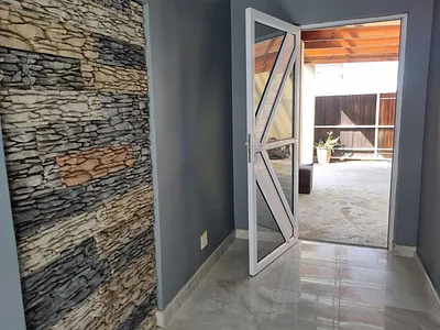 1 Bedroom Apartment To Rent in Cape Town - rduH.webp