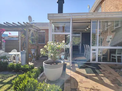 2 Bedroom Apartment To Rent in Brackenfell - Iiqk.webp