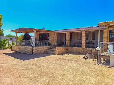 3 Bedroom House For Sale in Malmesbury - Bf3n.webp