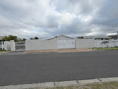 5 Bedroom House For Sale in Cape Town - img