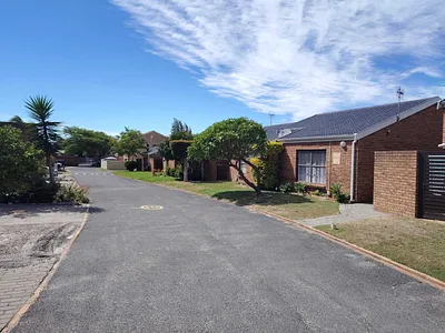 2 Bedroom Townhouse To Rent in Brackenfell - img