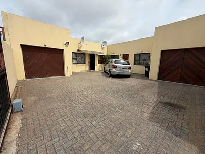 2 Bedroom House For Sale in Cape Town - EVb8.webp
