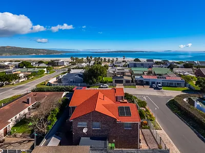 5 Bedroom House For Sale in Langebaan - Z4JN.webp