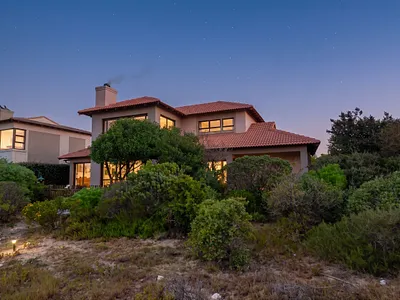4 Bedroom House For Sale in Langebaan - 5ShC.webp