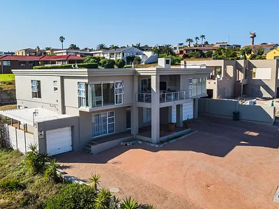 6 Bedroom House For Sale in Langebaan - DZnE.webp
