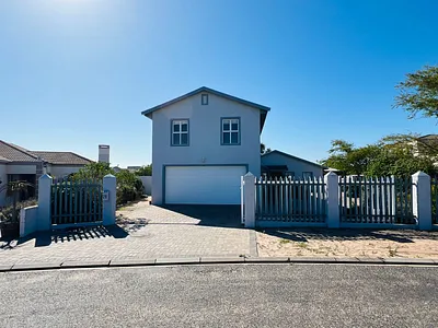 5 Bedroom House For Sale in Langebaan - 6Kwg.webp