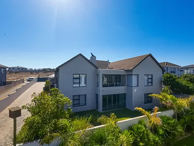 4 Bedroom House For Sale in Langebaan - xItq.webp