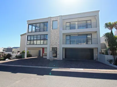 4 Bedroom House For Sale in Langebaan - bf0N.webp
