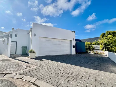 4 Bedroom House For Sale in Langebaan - pXFZ.webp