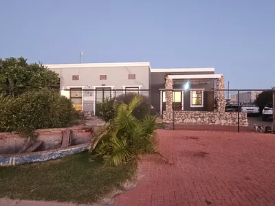 6 Bedroom House For Sale in Langebaan - HV5Y.webp