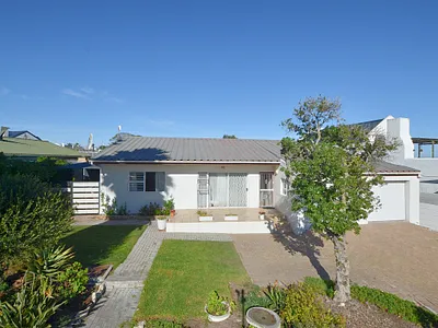 3 Bedroom House For Sale in Grotto Bay - MdKh.webp
