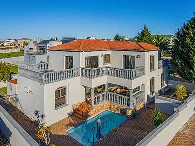 4 Bedroom House For Sale in Langebaan - l7xf.webp
