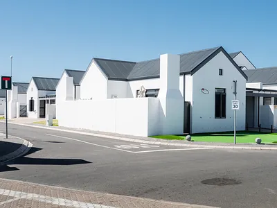 2 Bedroom House For Sale in Langebaan - 9xUD.webp