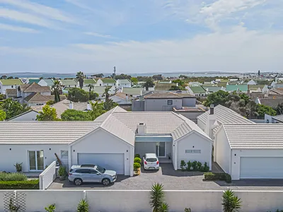 6 Bedroom House For Sale in Langebaan - lITA.webp