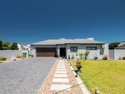 3 Bedroom House For Sale in Langebaan - 59iC.webp