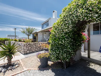 7 Bedroom House For Sale in Jacobsbaai - Zzre.webp