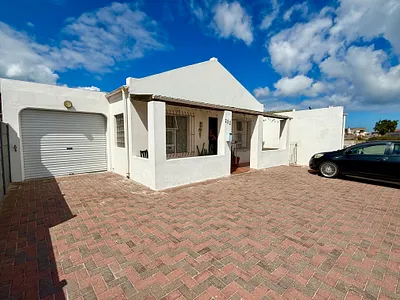 3 Bedroom House For Sale in Langebaan - FBZd.webp