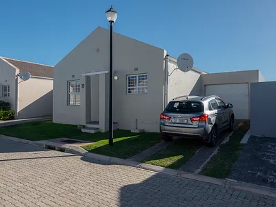 2 Bedroom House For Sale in Langebaan - 5gkB.webp