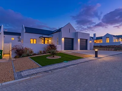 2 Bedroom House For Sale in Langebaan - j5dj.webp