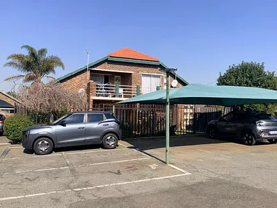 2 Bedroom Apartment For Sale in Johannesburg - UO7k.webp
