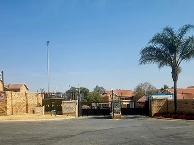 2 Bedroom Apartment To Rent in Roodepoort - GbVG.webp