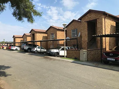 2 Bedroom Apartment To Rent in Roodepoort - FLGI.webp