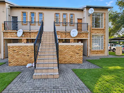 2 Bedroom Apartment For Sale in Roodepoort - we7Y.webp