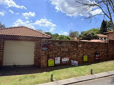 2 Bedroom Apartment To Rent in Roodepoort - vnlM.webp