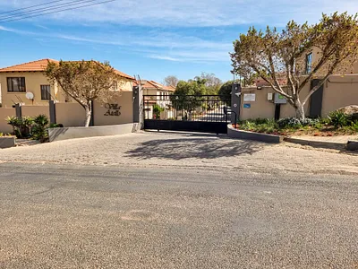 3 Bedroom House For Sale in Sandton - YkZU.webp