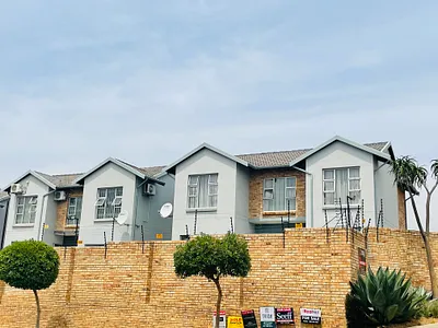3 Bedroom Apartment To Rent in Randburg - 19w8.webp