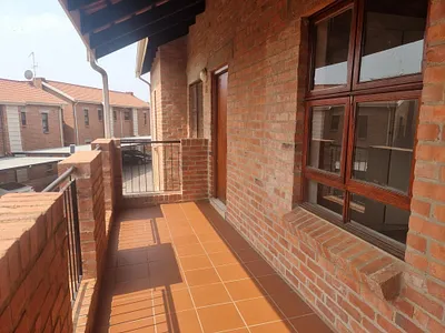 3 Bedroom Apartment To Rent in Roodepoort - img