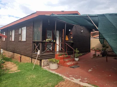3 Bedroom Apartment To Rent in Roodepoort - H93Y.webp